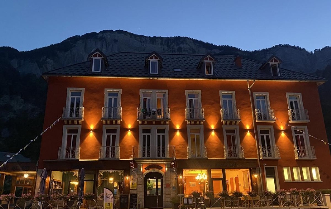 GRIET IMMO : Local / Bureau | LE BOURG-D'OISANS (38520) | 1 500 m2 | 2 595 000 € 