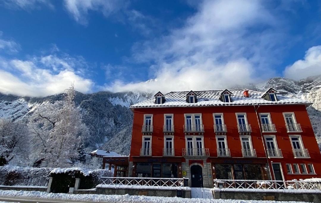 GRIET IMMO : Local / Bureau | LE BOURG-D'OISANS (38520) | 1 500 m2 | 2 595 000 € 